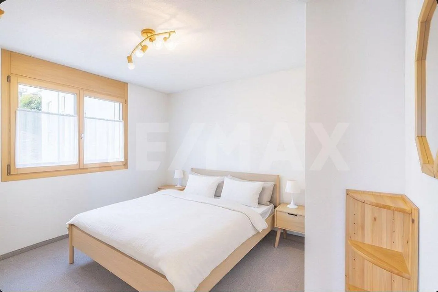 Charmante 4½ Zimmer-Wohnung mit Bergsicht in Trin - Foto 4 von 6