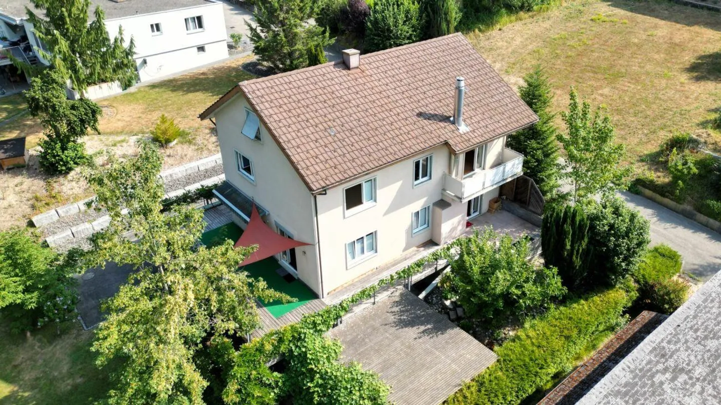 Geräumiges Familienhaus in der Natur - Foto 2 von 8