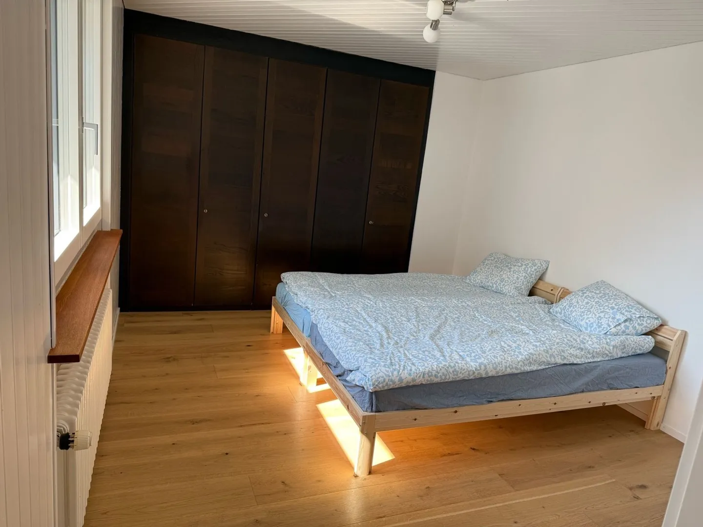 Modernes Doppeleinfamilienhaus mit Garten - Foto 7 von 16