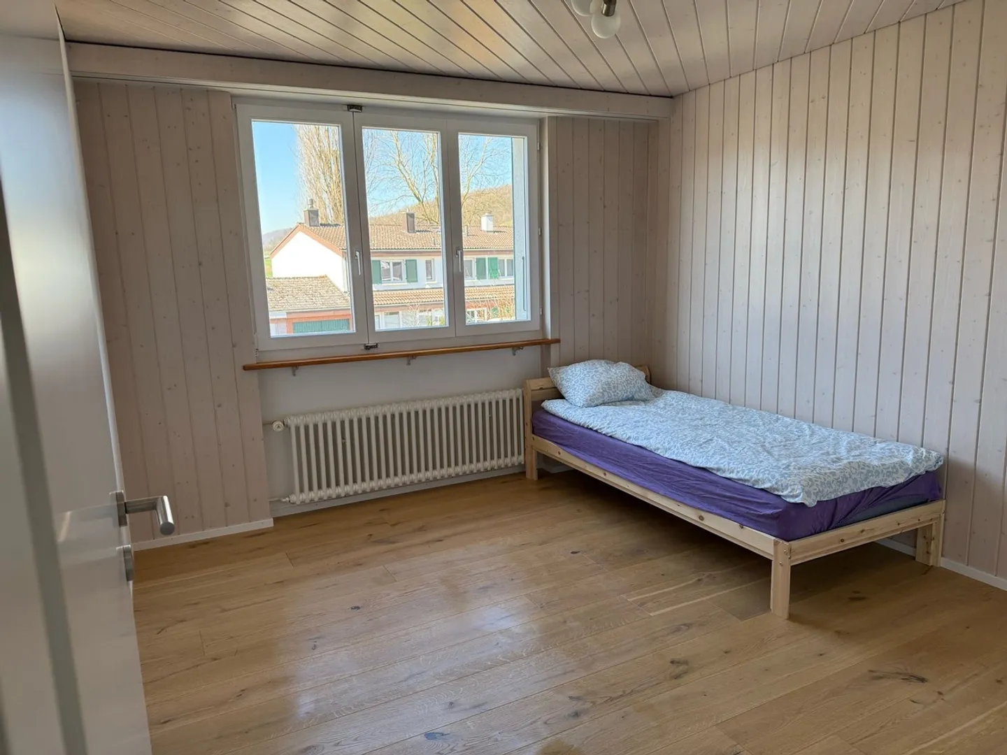 Modernes Doppeleinfamilienhaus mit Garten - Foto 8 von 16