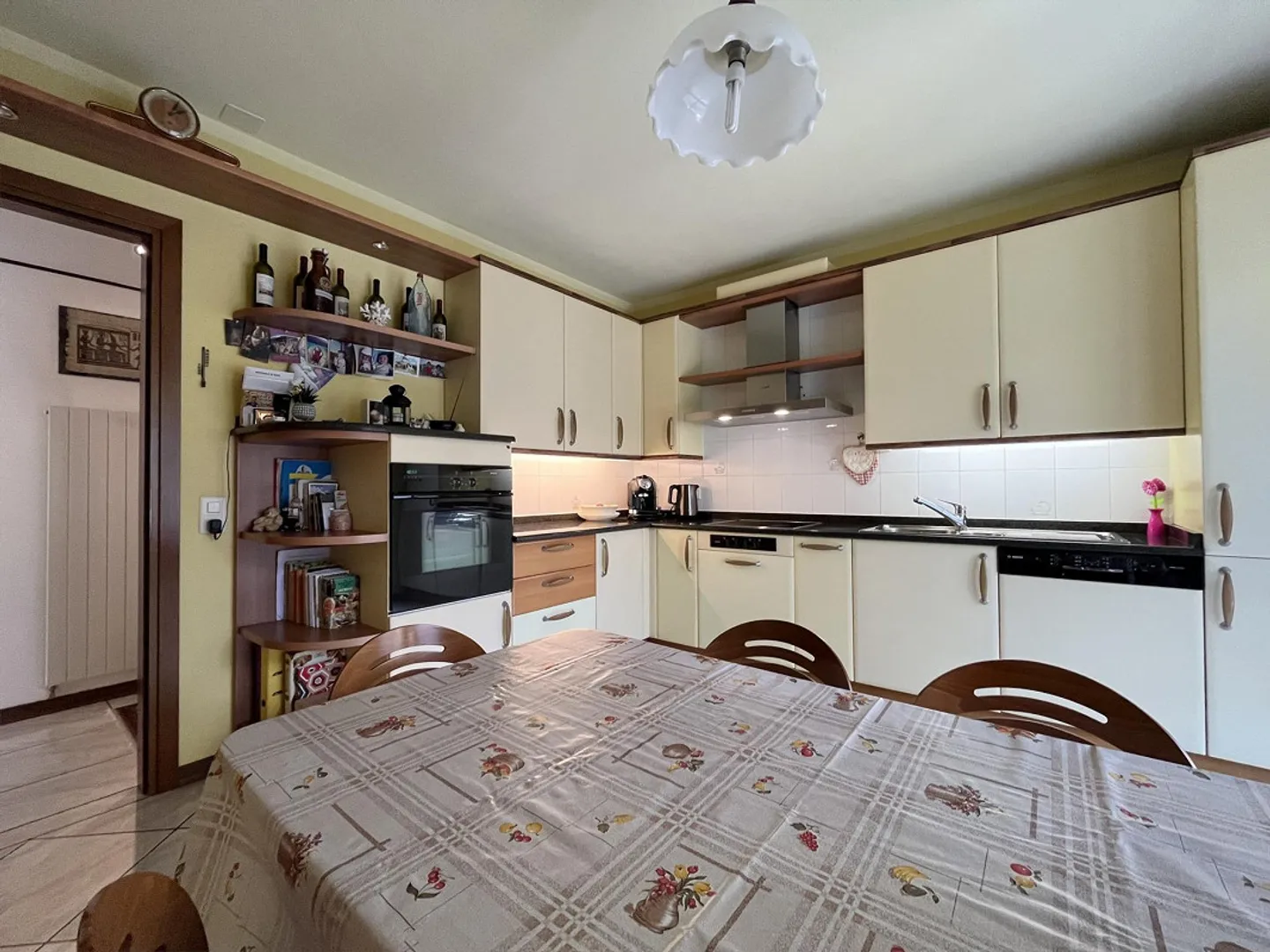 VILLA 4.5 LOC. IN BIOEDILIZA CON GIARDINO A RIVA SAN VITALE - Foto 3 di 9