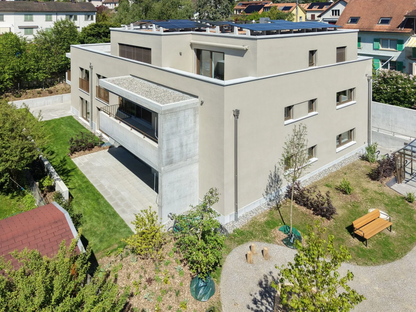 Vie urbaine, vie détendue : moderne appartement en copropriété de 4,5 pièces au 1er étage - Photo 3 sur 13