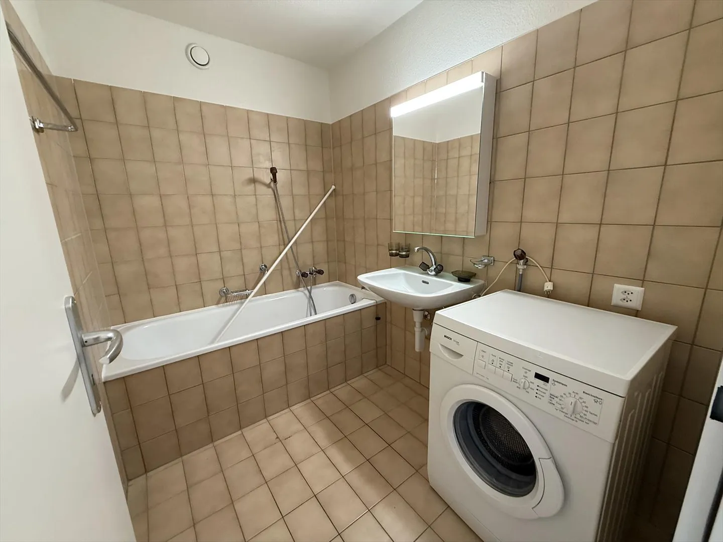 Appartement rafraîchi de 3 pièces au 9? étage, avec balcon et vue dégagée. - Photo 7 sur 9