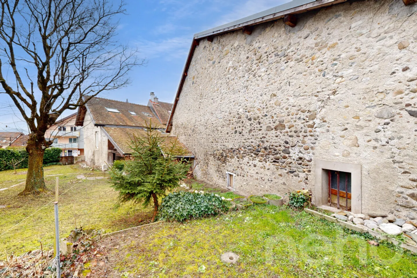 Charming village house to renovate in the heart of Etoy - Photo 3 of 12