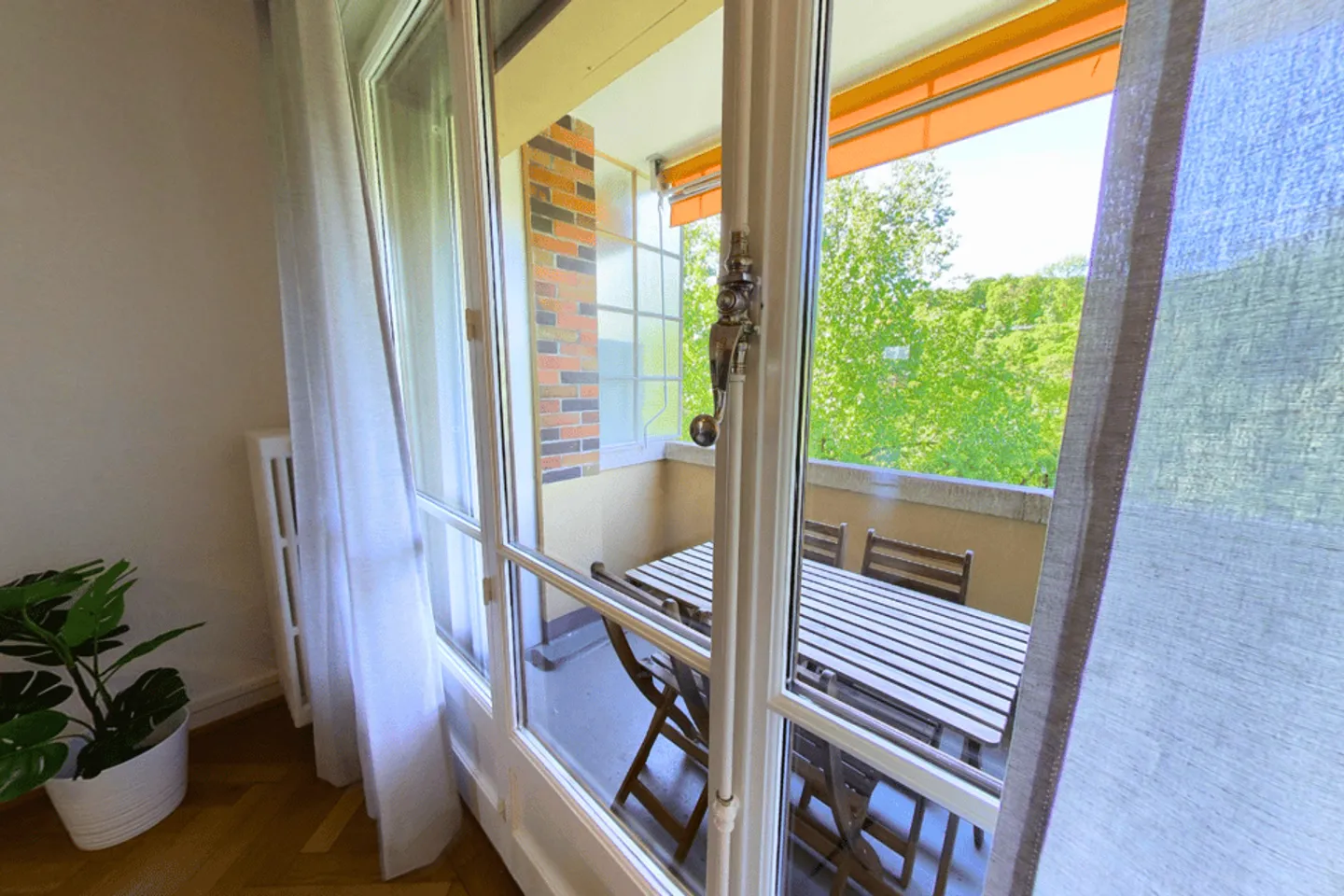 1-Zimmer möblierte geräumige Wohnung mit Balkon in Genf! - Foto 7 von 13