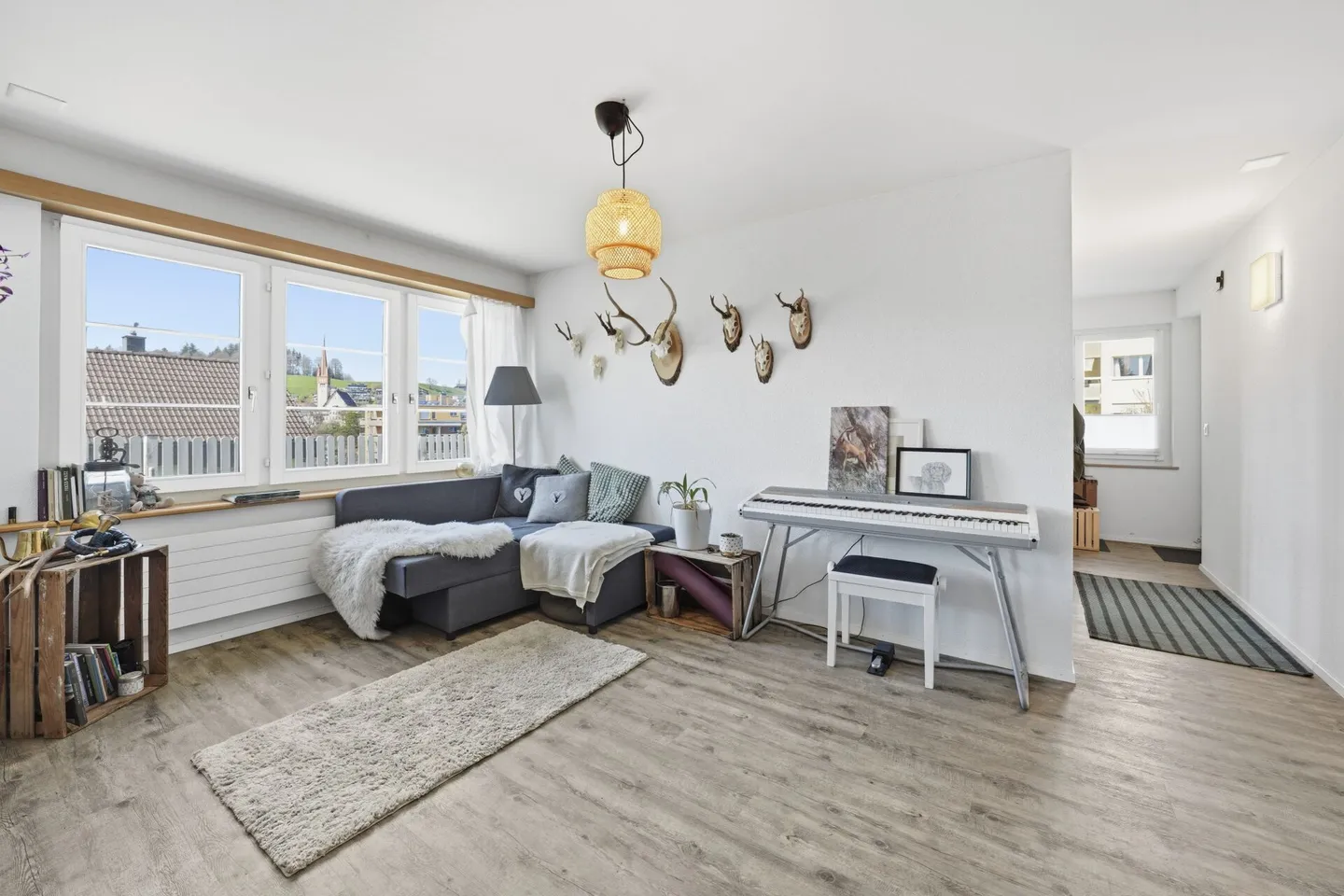 Detached Family Paradise with Apartment, Far View and Versatile Space Offer - Photo 4 of 36