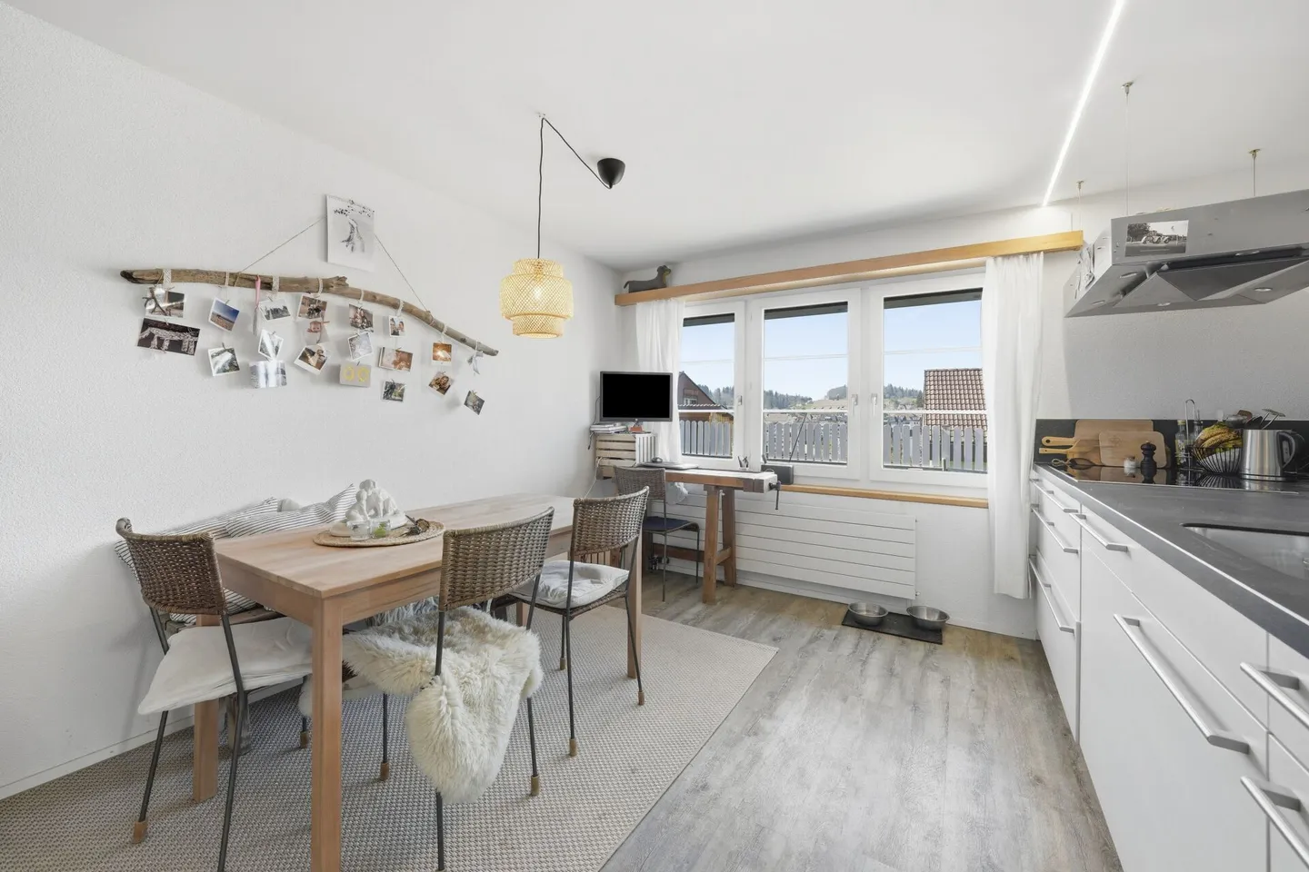 Detached Family Paradise with Apartment, Far View and Versatile Space Offer - Photo 7 of 36