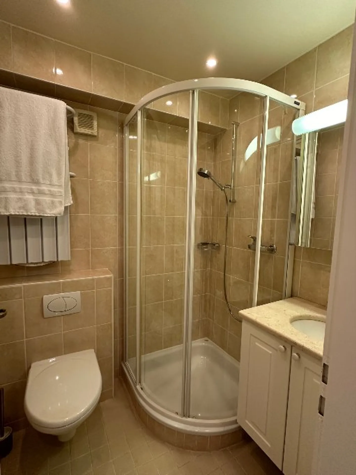 Réf - E32 3,5 Zimmer im Untergeschoss -1 - Photo 2 sur 11