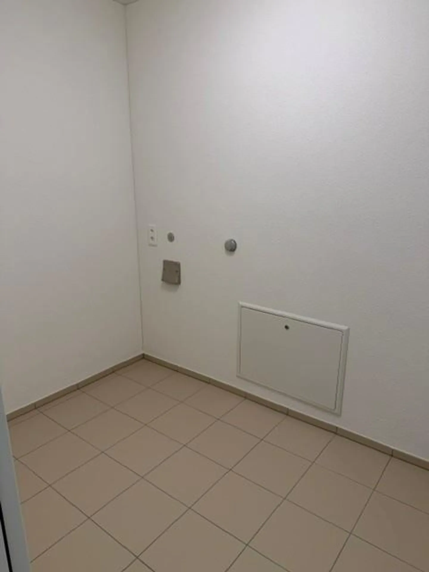 Exclusive 2.5-room apartment on the ground floor - modern & comfortable - Photo 11 of 12