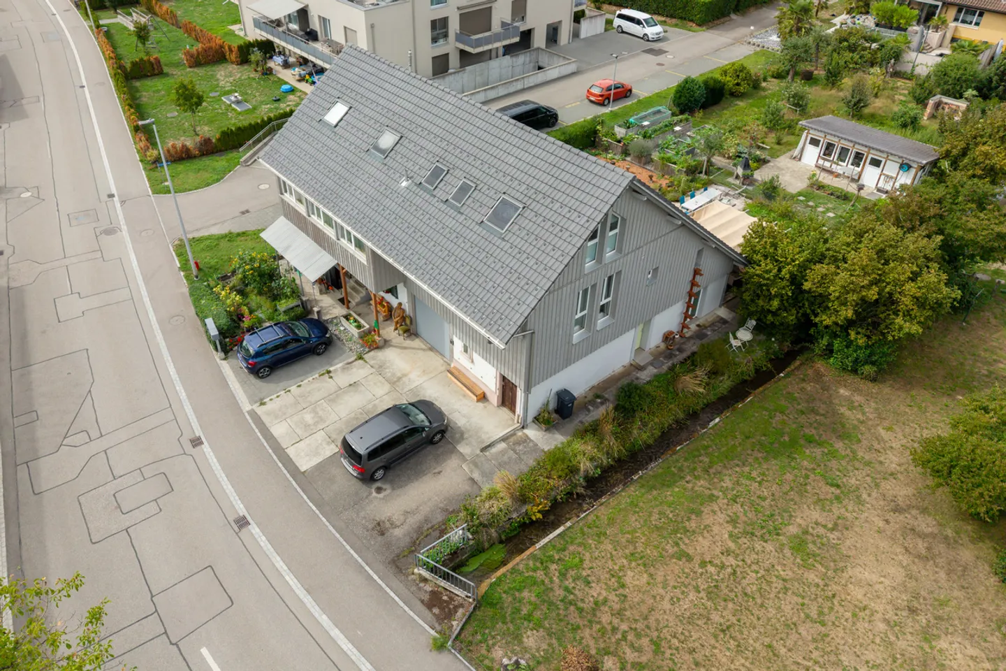 Charmantes Mehrfamilienhaus - Foto 2 von 9