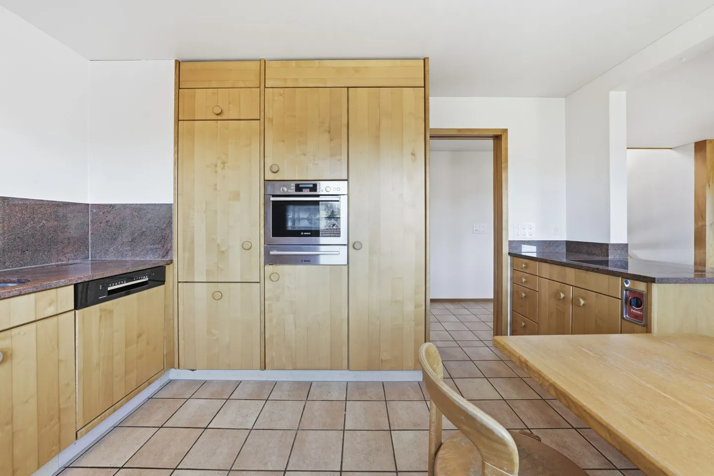 Detached Family Paradise with Apartment, Far View and Versatile Space Offer - Photo 13 of 36