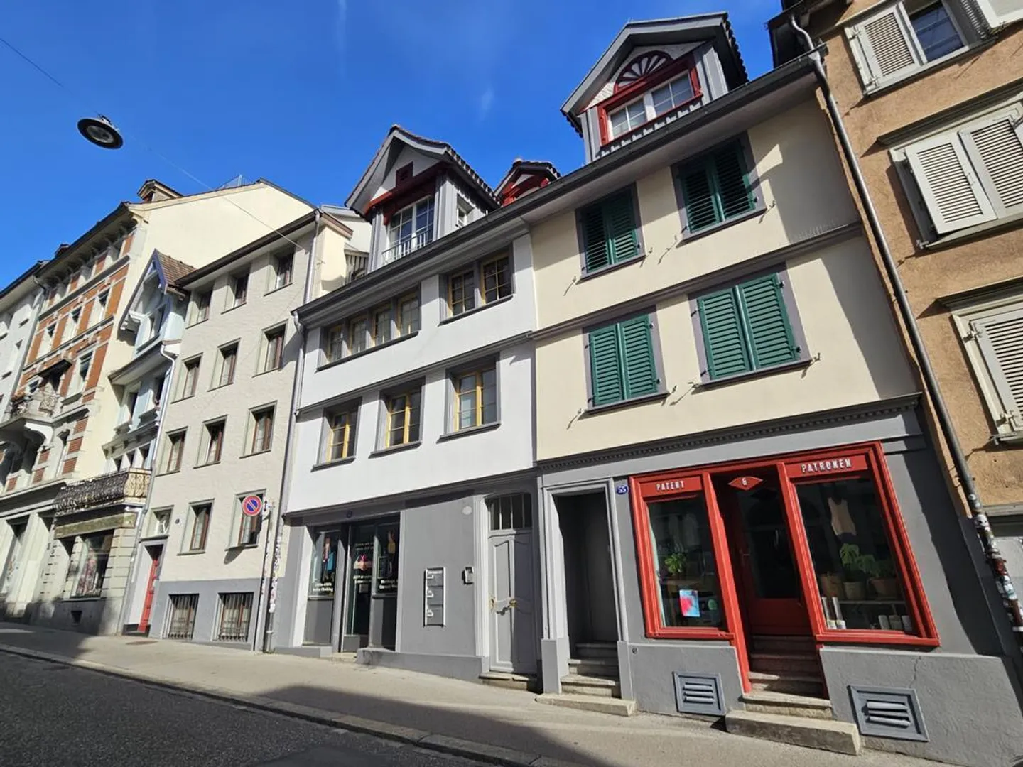 Vous cherchez un local commercial abordable et bien situé ? - Photo 1 sur 4