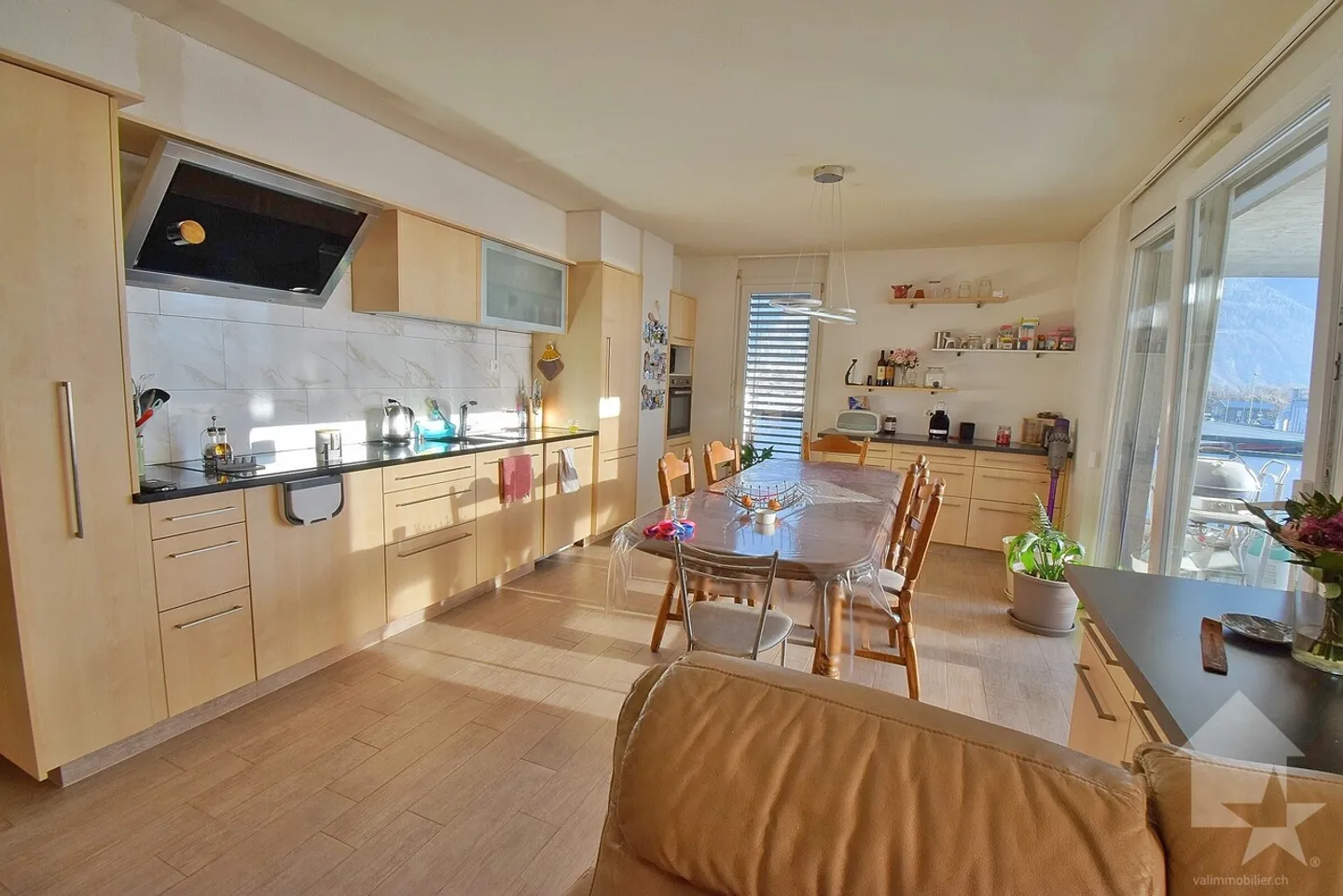 Pretty 4.5 rooms, spacious and including 1 parking space - Photo 1 of 12