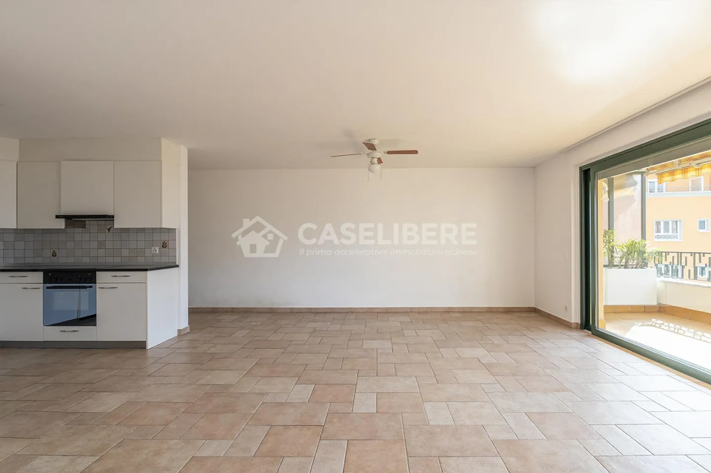 Ampio appartamento vista lago - Foto 4 di 19