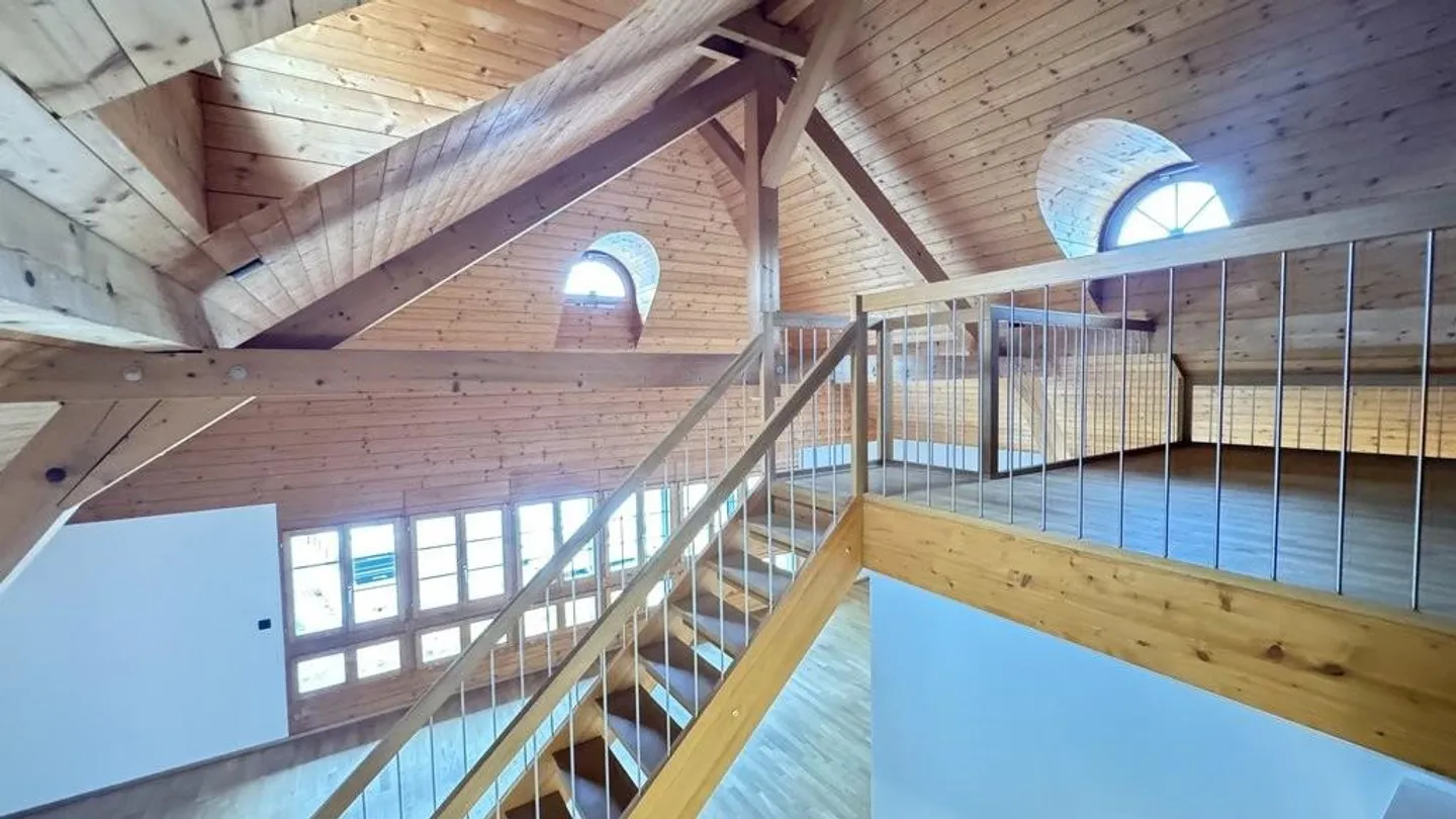 Spacious 2.5 Room Loft Apartment with Gallery Floor - Photo 6 of 12