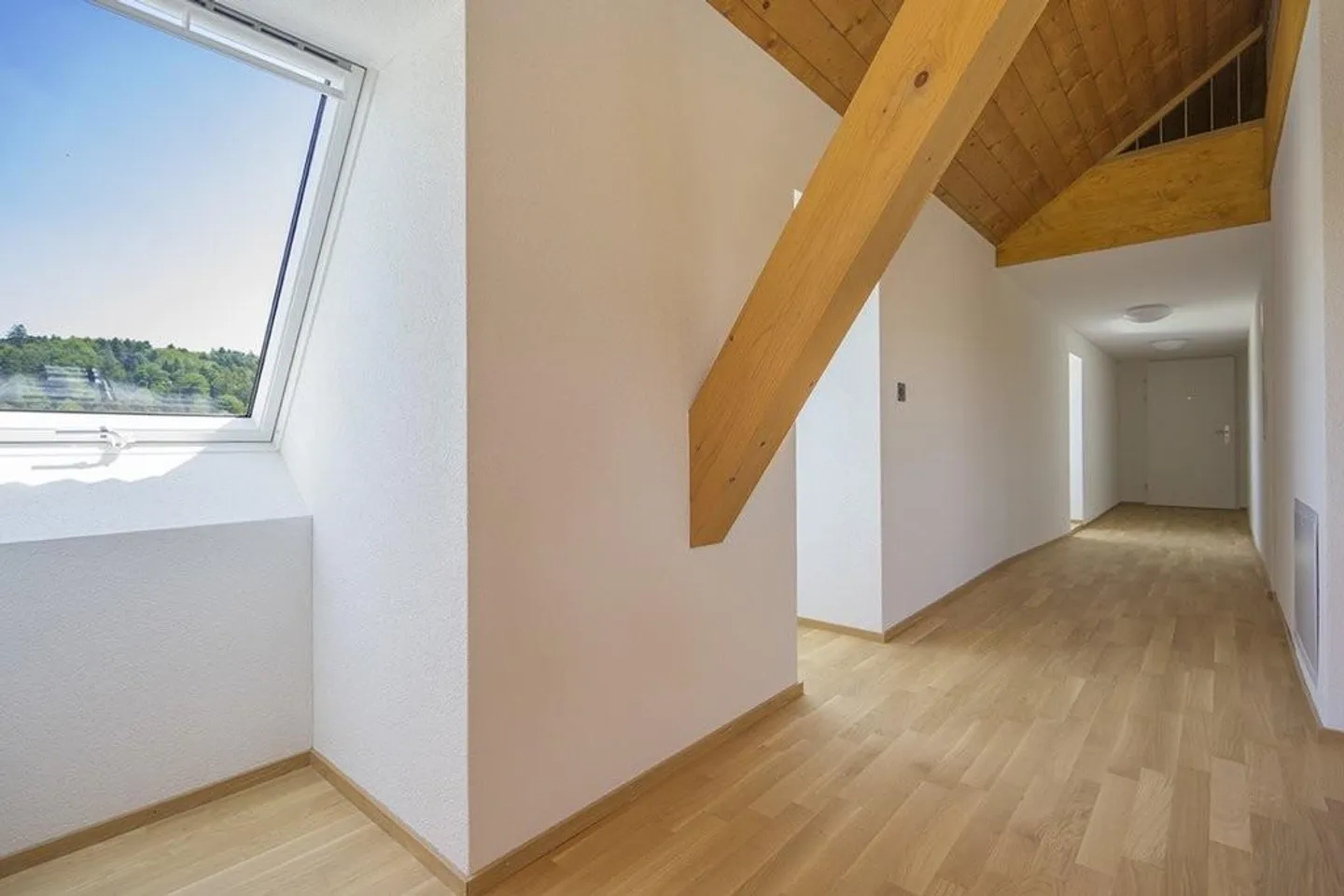 Spacious 2.5 Room Loft Apartment with Gallery Floor - Photo 7 of 12
