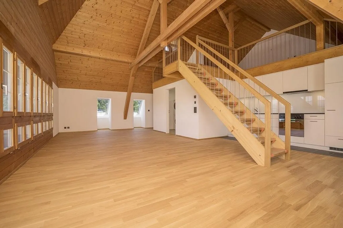 Spacious 2.5 Room Loft Apartment with Gallery Floor - Photo 8 of 12