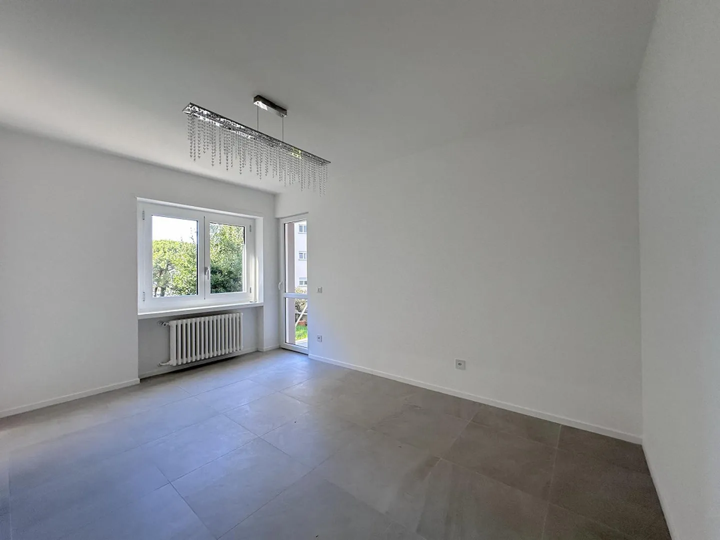 Complètement rénové avec grand jardin - Photo 4 sur 8