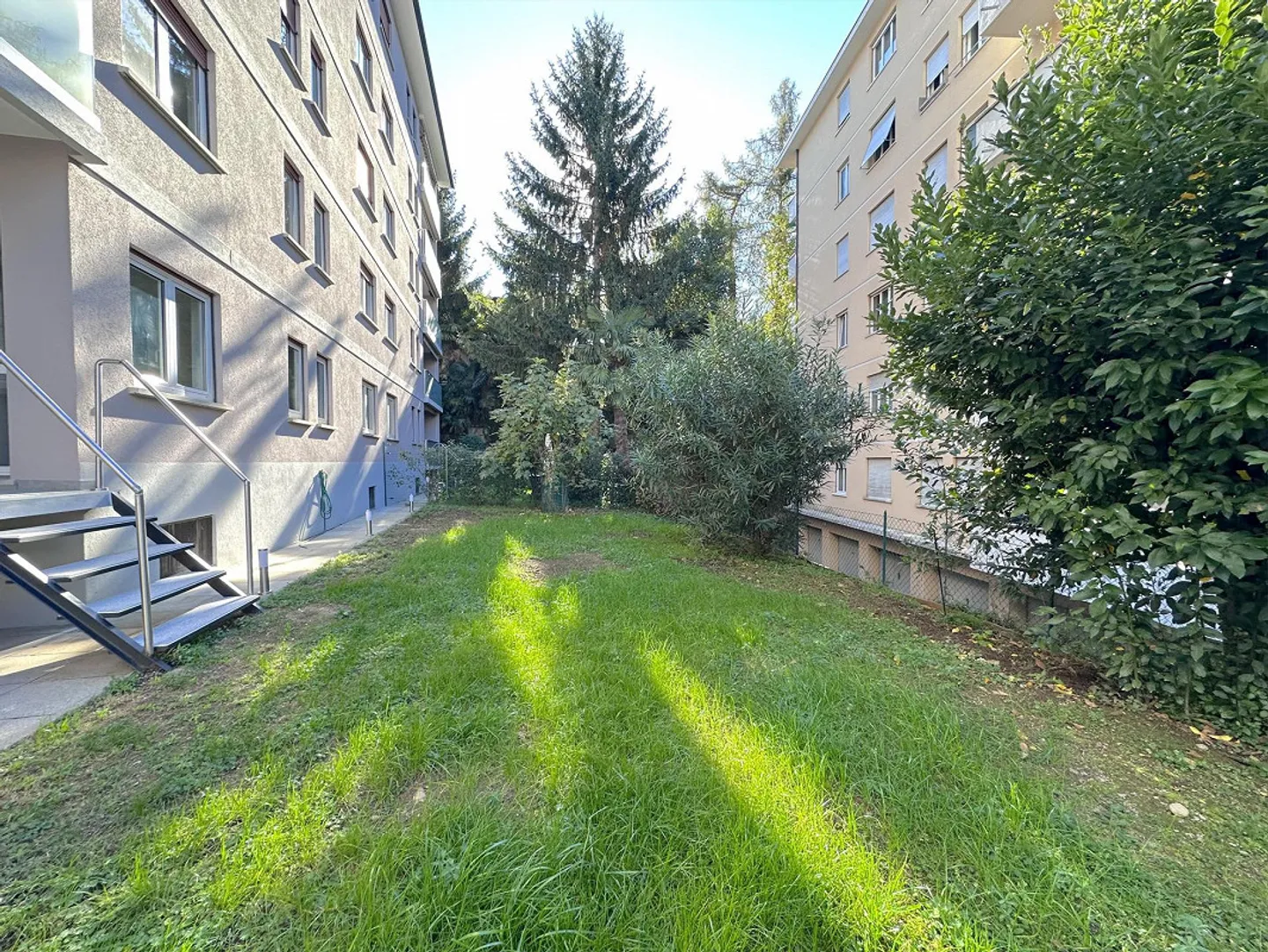 Complètement rénové avec grand jardin - Photo 1 sur 8