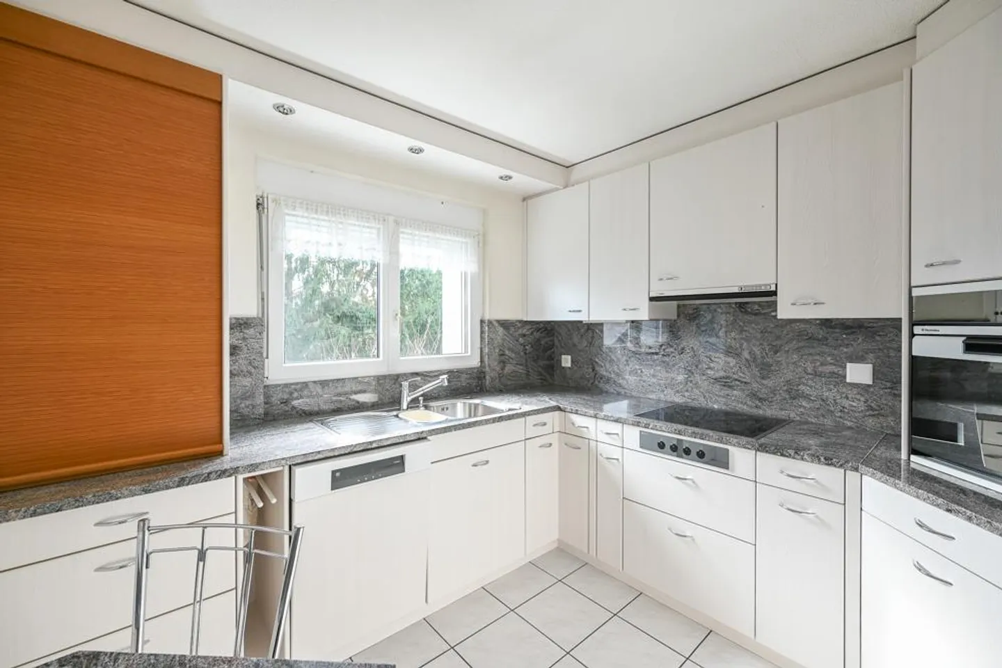 Condominium attrayant dans un emplacement central - Photo 2 sur 7