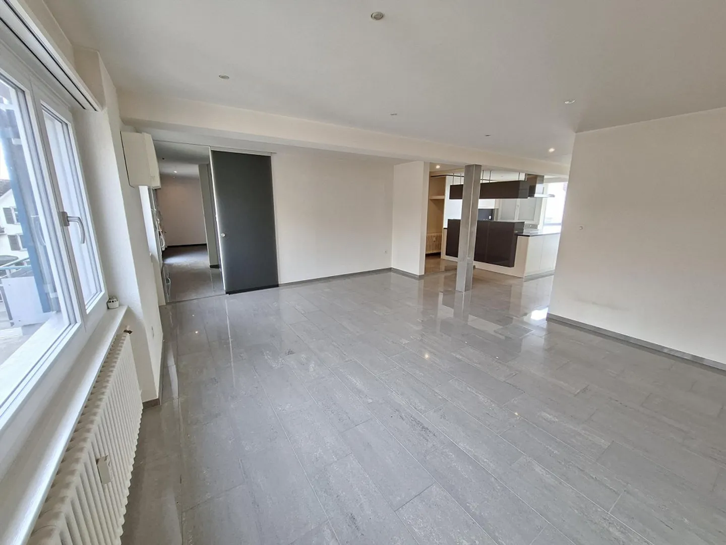 Charmante appartement 2.5 pièces avec balcon - Photo 3 sur 6