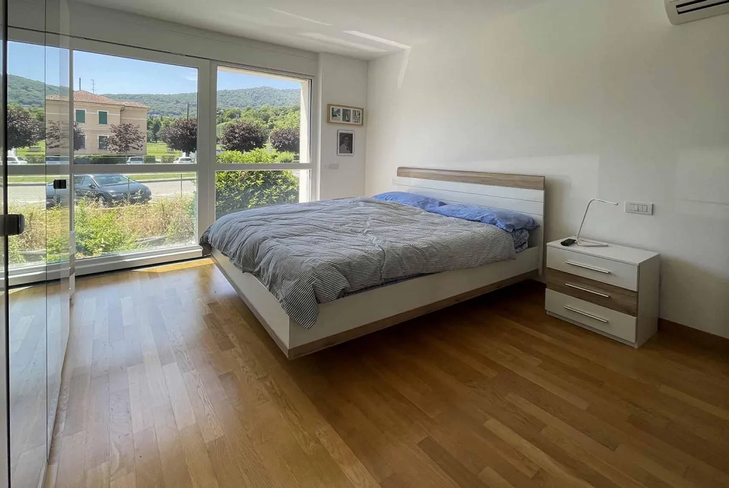 BRIGHT AND ELEGANT 2.5 ROOMS WITH TERRACE IN MAGLIASO - Photo 3 of 7