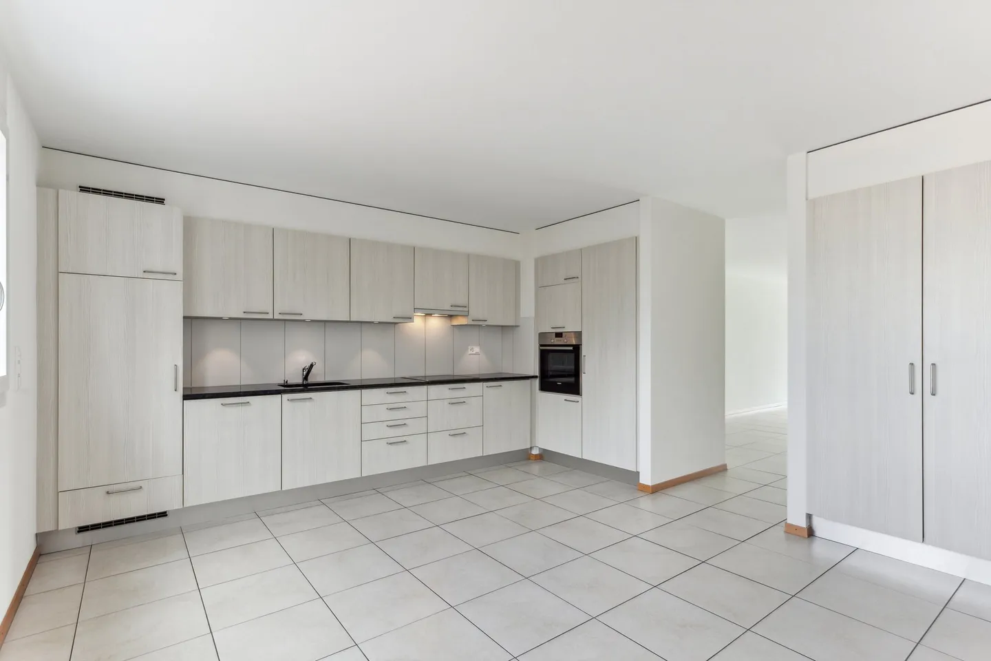 3.5 Room Apartment with Terrace and Park View - RENT WITH FREE DEPOSIT - Photo 4 of 6