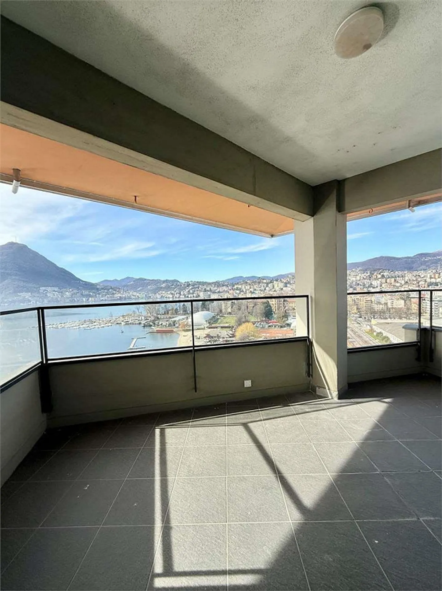 Appartamento con vista panoramica a Cassarate - Foto 6 di 13