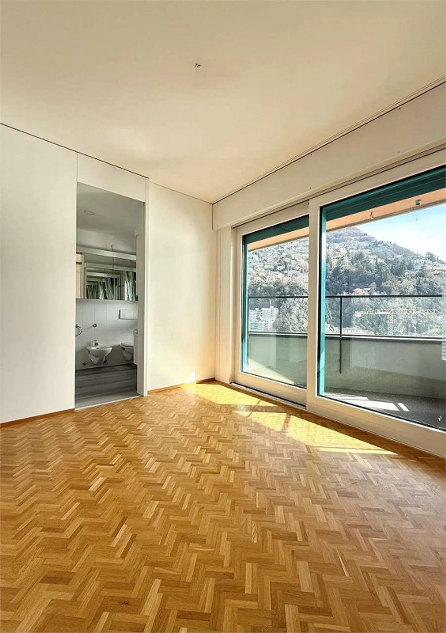 Appartamento con vista panoramica a Cassarate - Foto 8 di 13