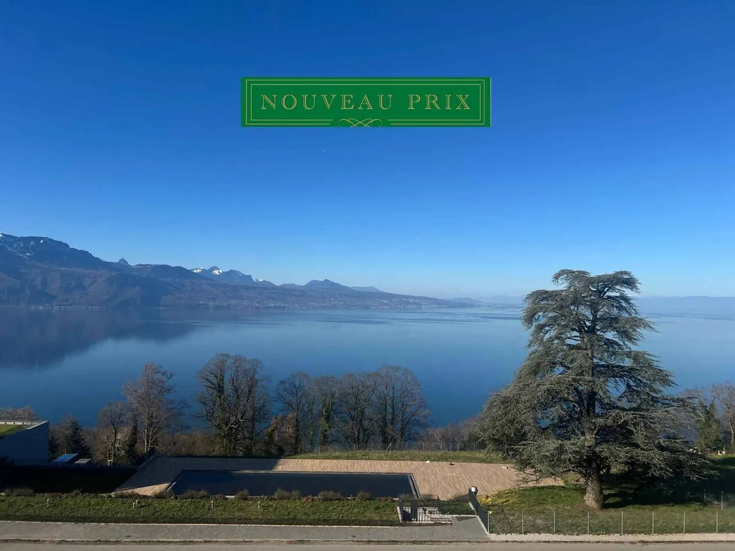 RARE! 2.5 rooms with large balcony - Top floor - Stunning view of the Lake - Photo 1 of 13