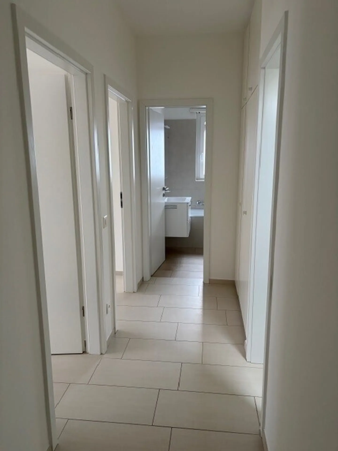 ENSOLEILLÉ 3.5 PIÈCES DANS UN IMMEUBLE AVEC PISCINE - Photo 5 sur 6