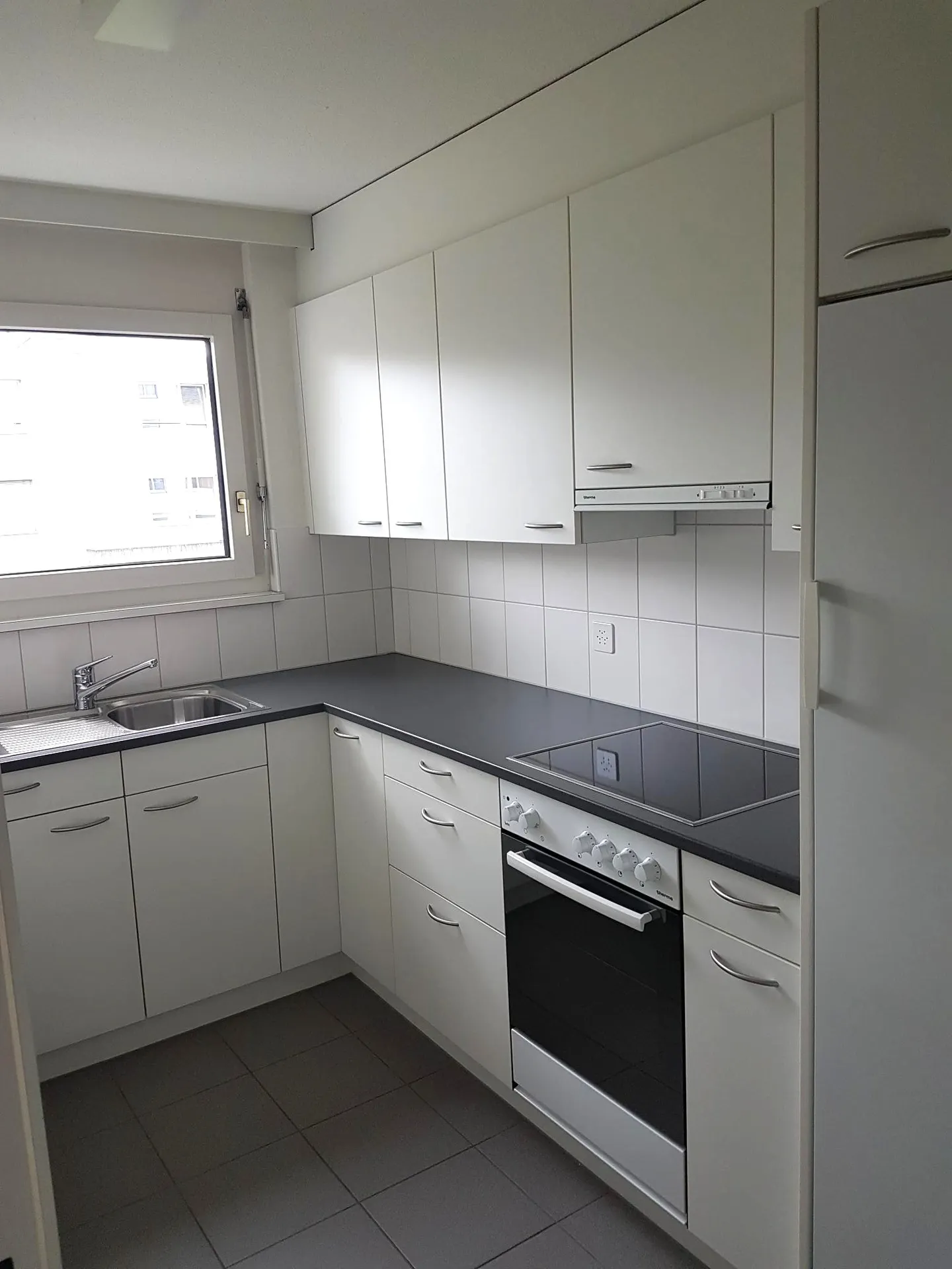 Bright 2.5-Room Apartment - Photo 2 of 4