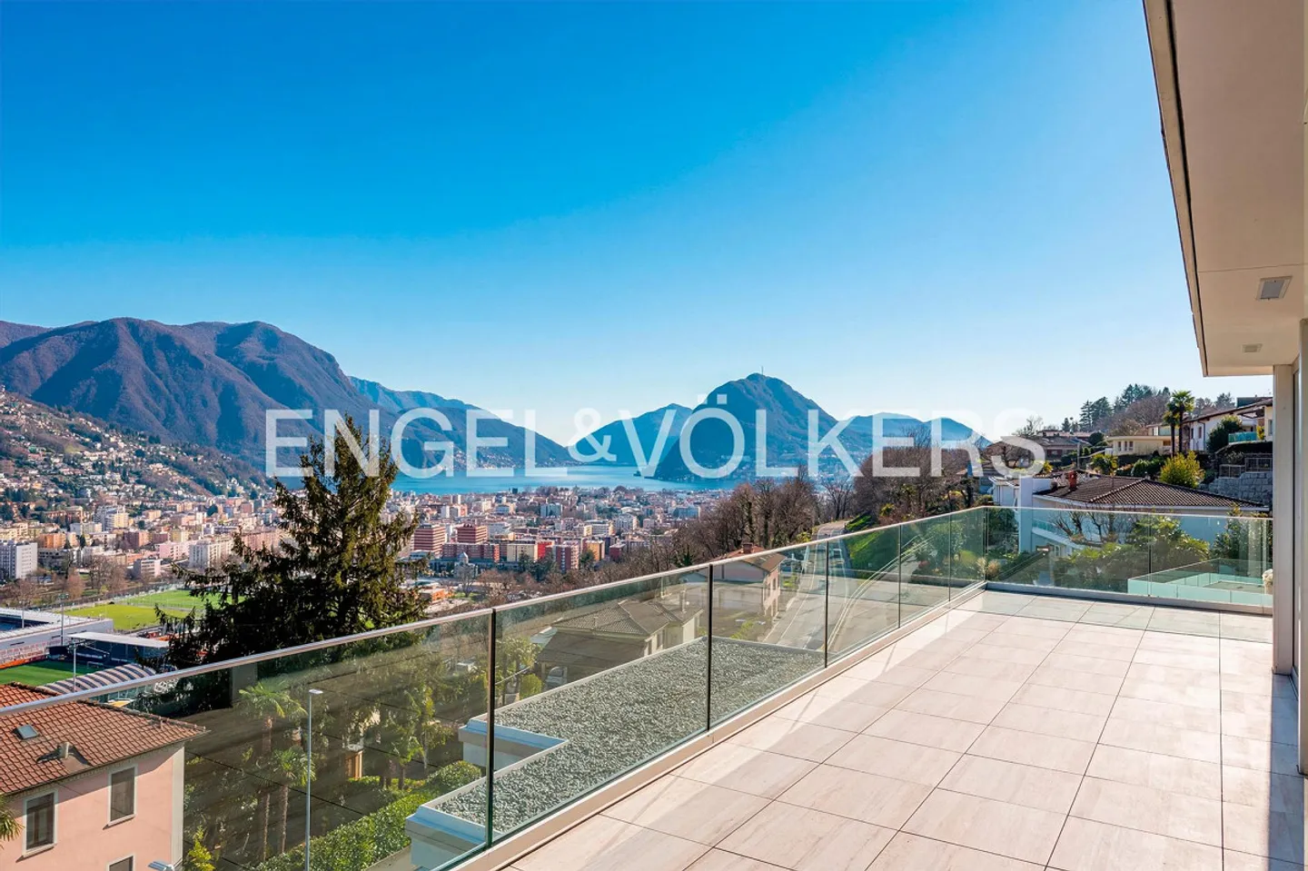 Charmante Wohnung mit Seeblick - Foto 2 von 8