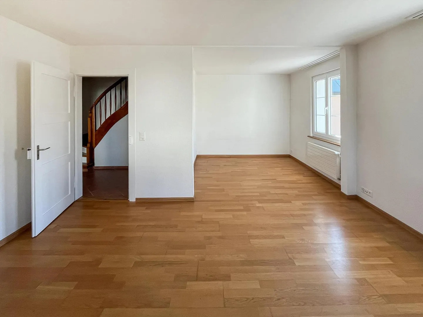 Maison jumelée avec grand jardin - Photo 5 sur 10