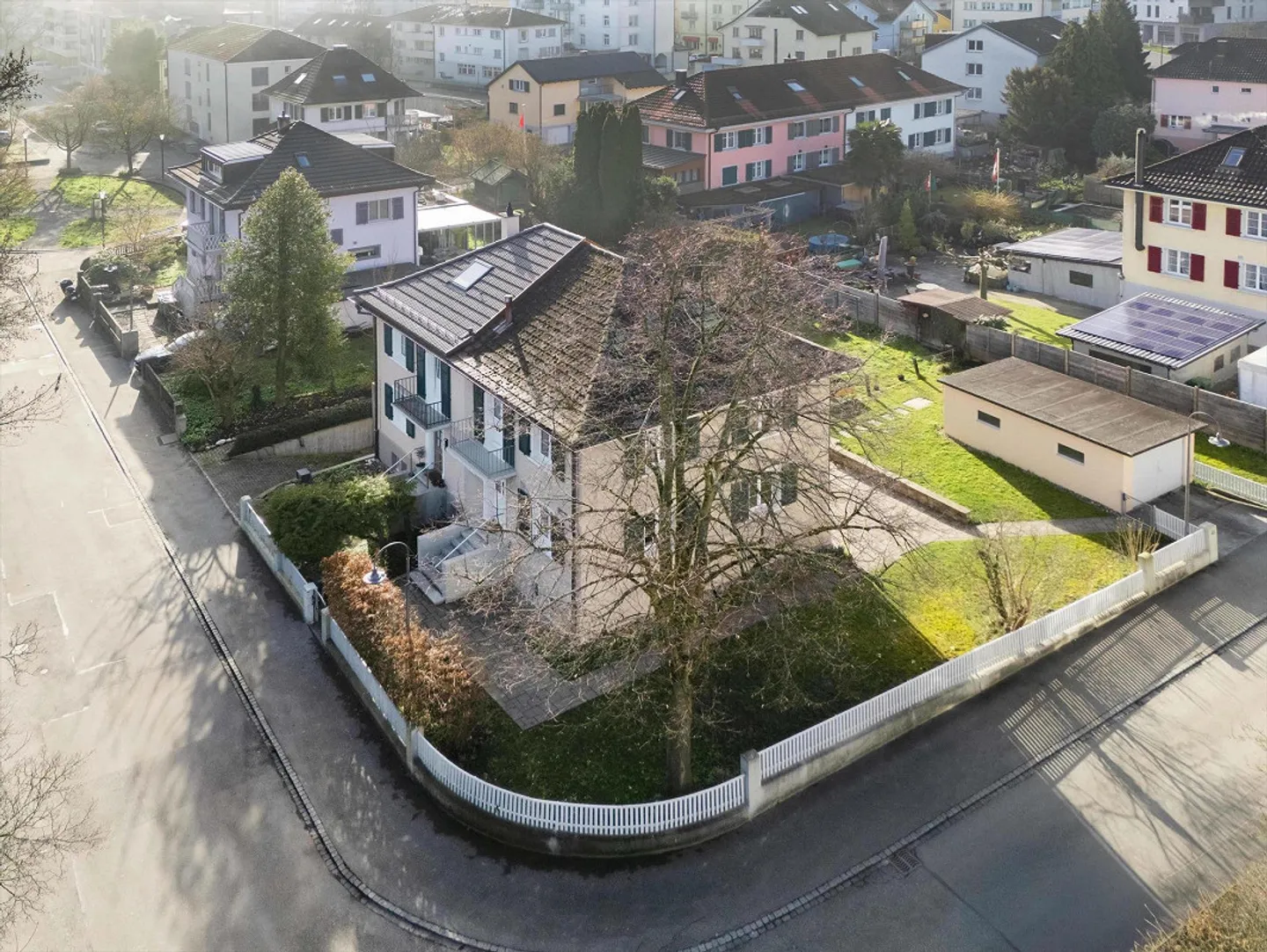 Maison jumelée avec grand jardin - Photo 2 sur 10