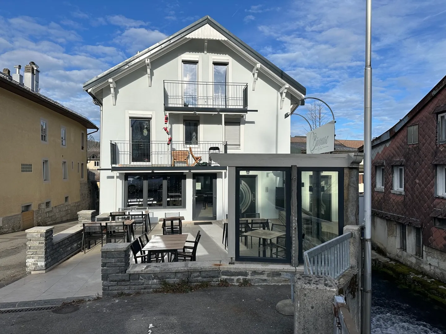 Mischgebäude mit Restaurant und 2 Wohnungen - Foto 1 von 6