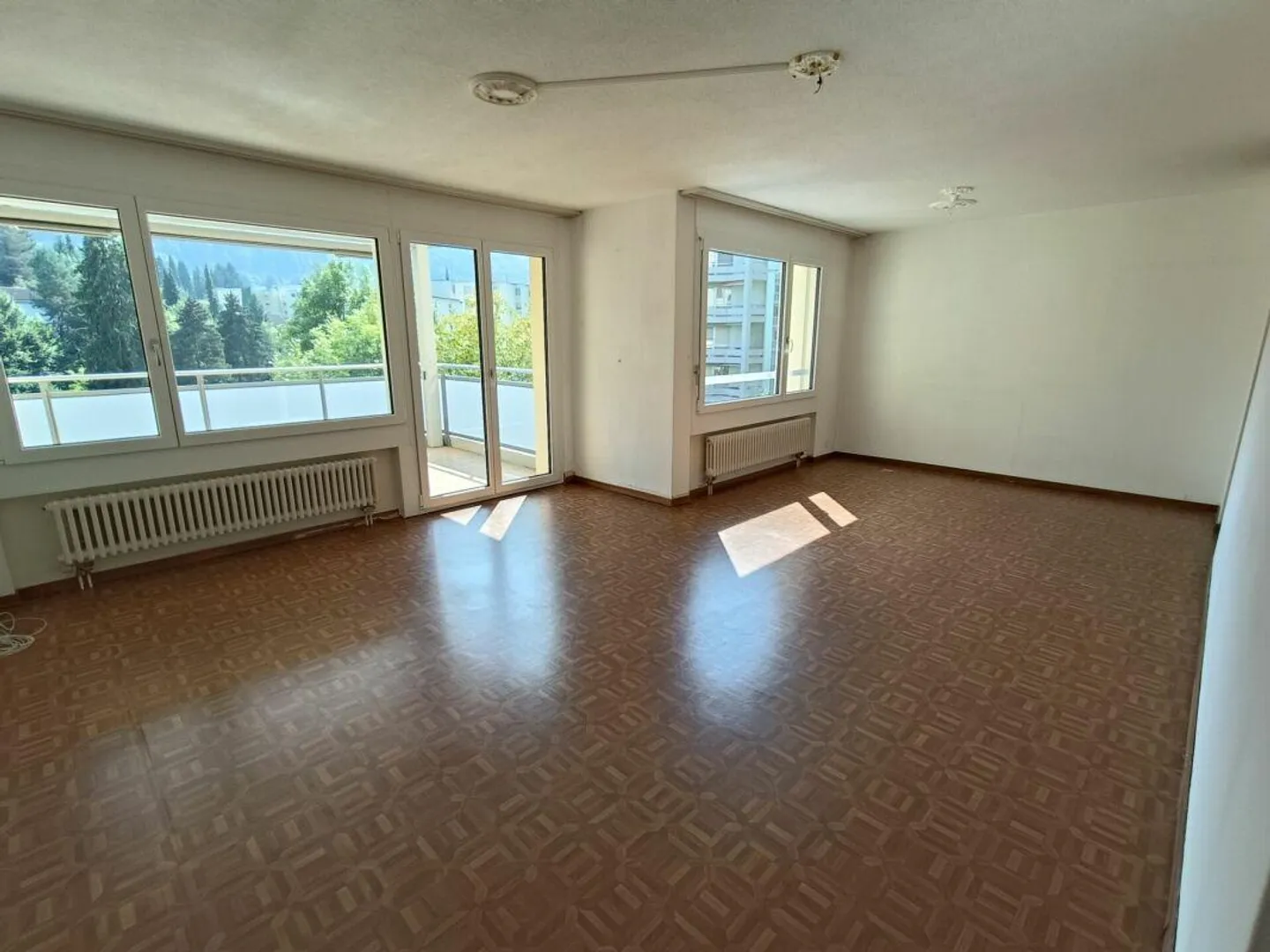 Appartement lumineux de 3,5 pièces près de la ville - Photo 2 sur 9