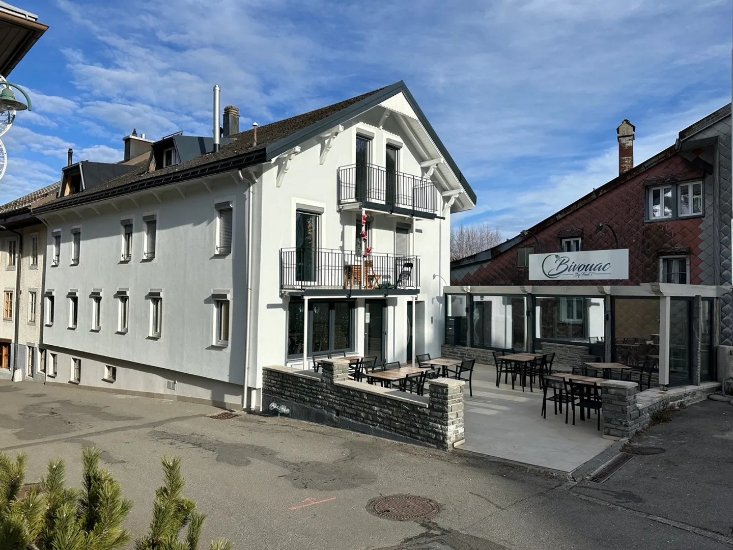 Mischgebäude mit Restaurant und 2 Wohnungen - Foto 2 von 6