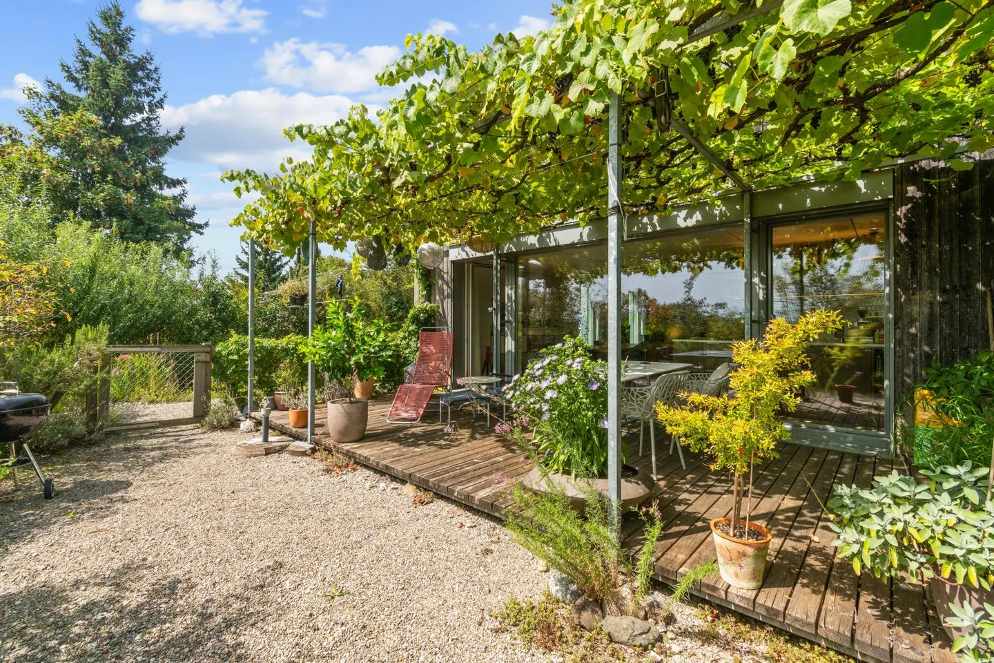 Single-family home feeling in idyllic location! - Photo 1 of 13