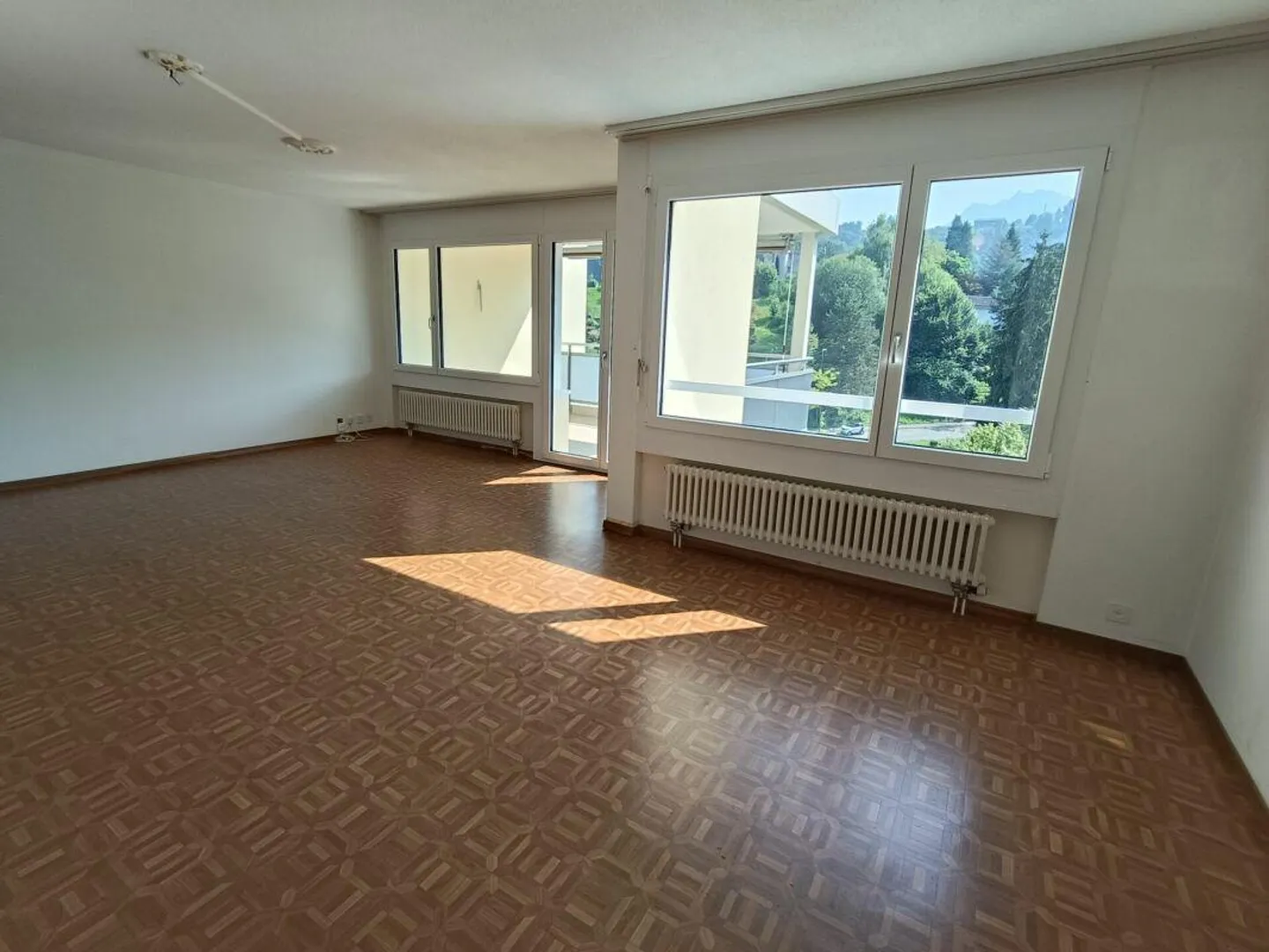 Appartement lumineux de 3,5 pièces près de la ville - Photo 3 sur 9