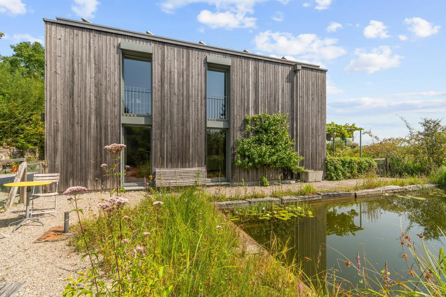 Single-family home feeling in idyllic location! - Photo 2 of 13