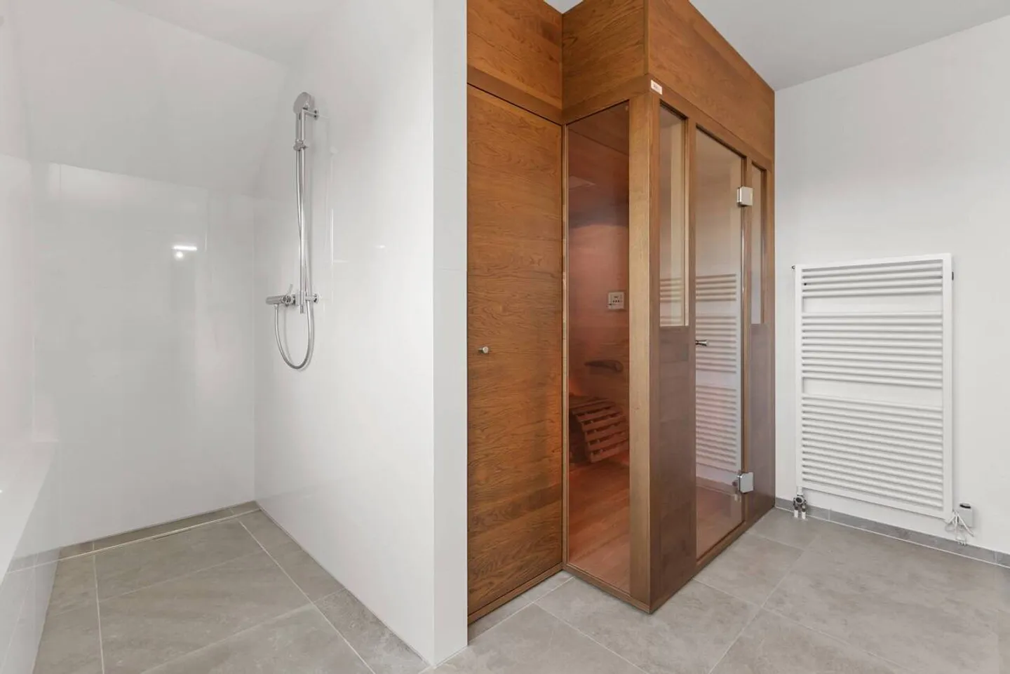 Maisonette apartment with fireplace, garden seating area and 2 outdoor parking spaces! - Photo 11 of 17