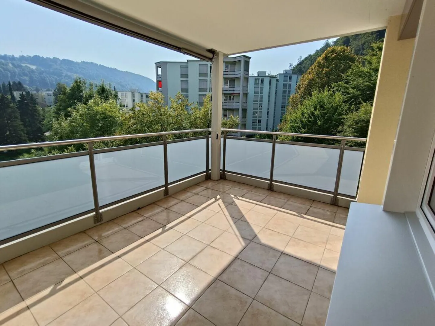 Appartement lumineux de 3,5 pièces près de la ville - Photo 8 sur 9