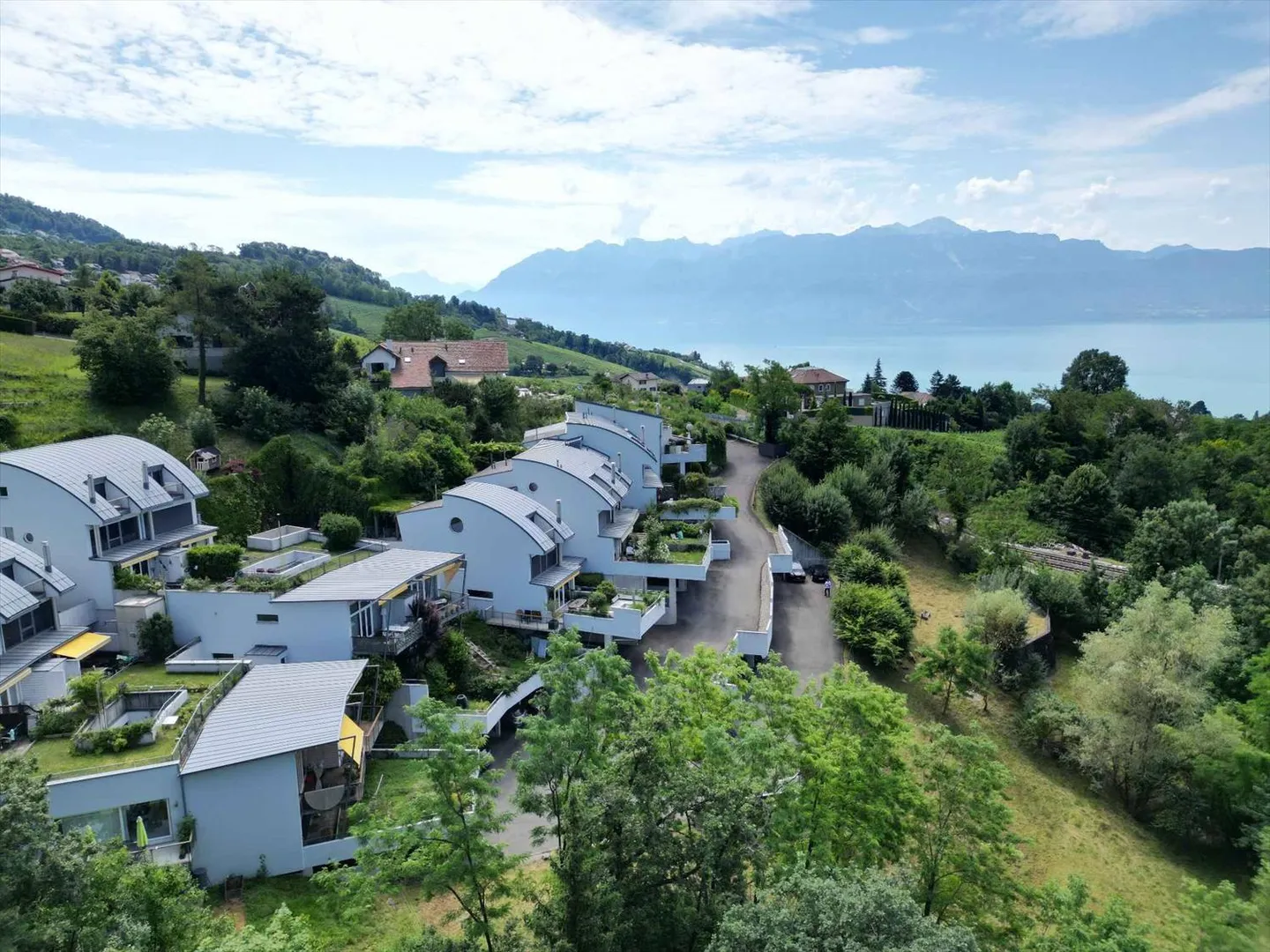 Angrenzendes Haus 5.5 Zimmer - Foto 1 von 13