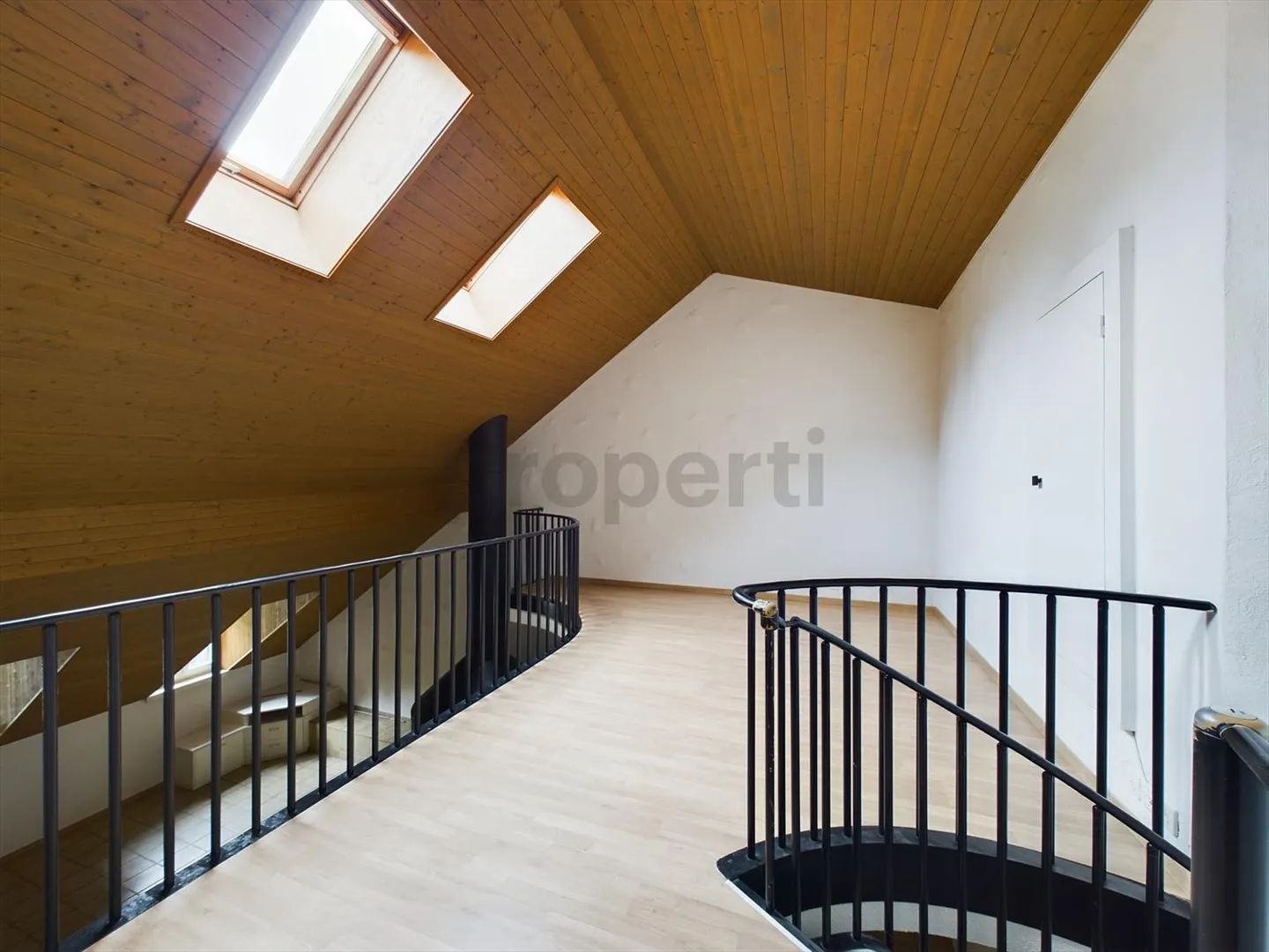 Esclusivo appartamento duplex 3.5 con fascino e stile a Thun - Foto 12 di 13