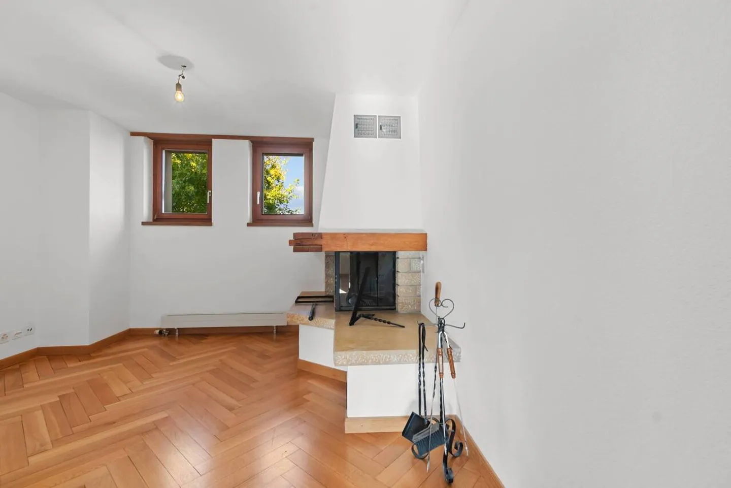 Maisonette apartment with fireplace, garden seating area and 2 outdoor parking spaces! - Photo 6 of 17
