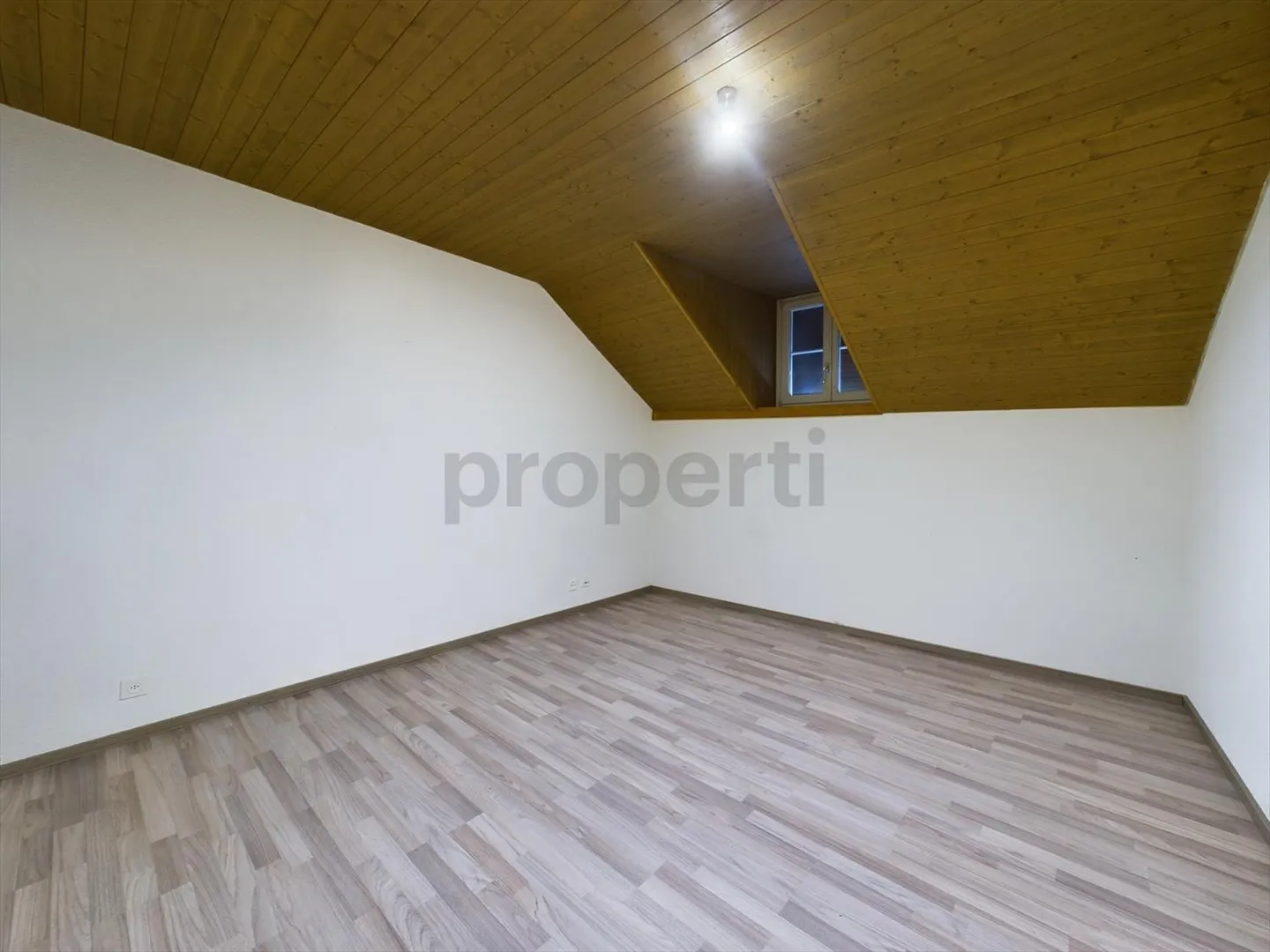 Esclusivo appartamento duplex 3.5 con fascino e stile a Thun - Foto 8 di 13