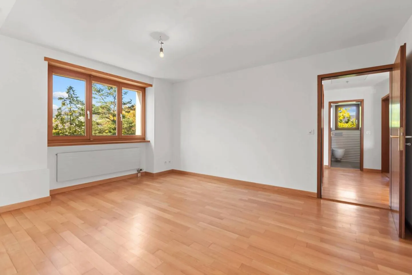Maisonette apartment with fireplace, garden seating area and 2 outdoor parking spaces! - Photo 8 of 17