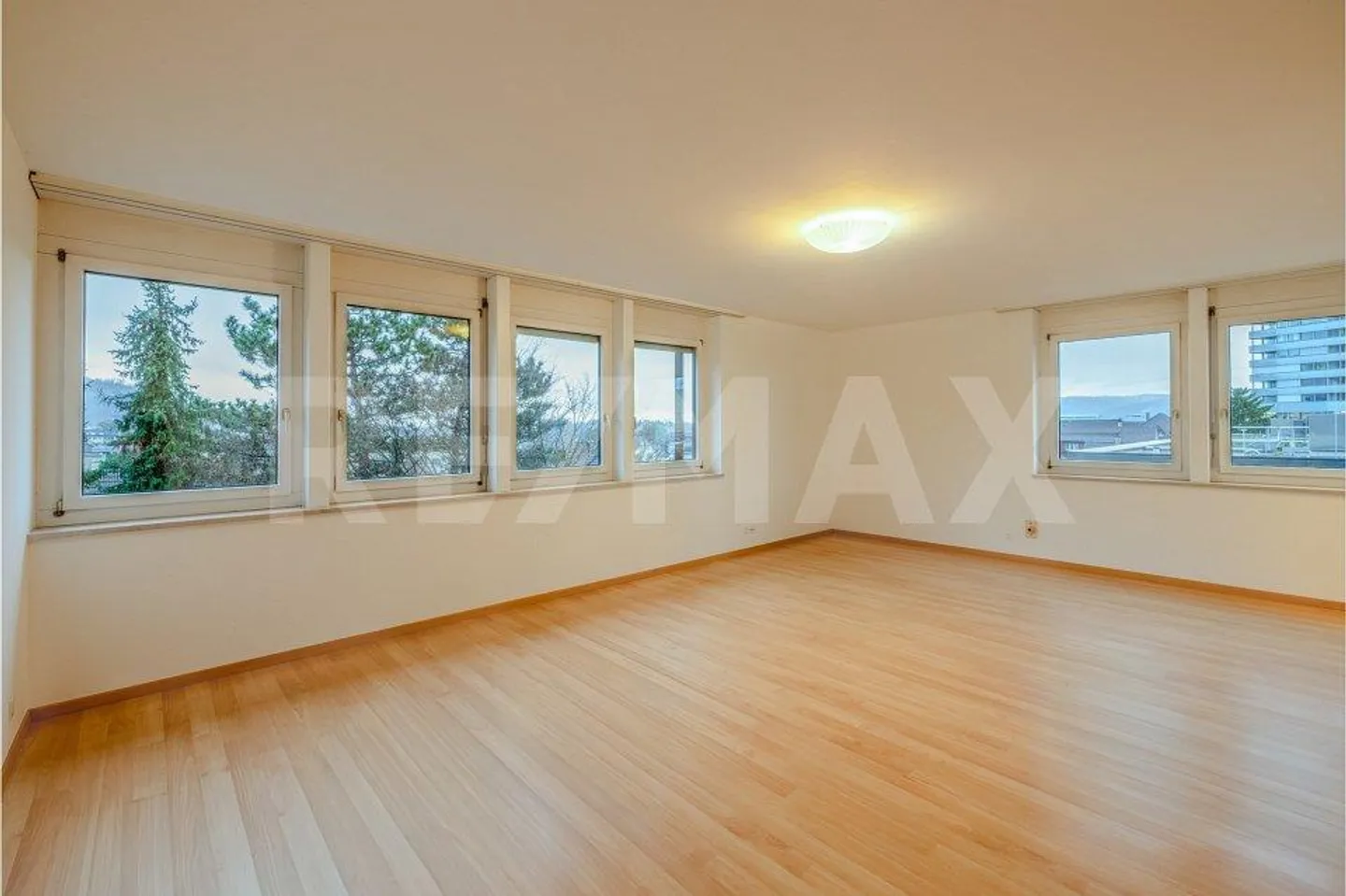 Appartamento 2.5 stanze nel cuore di Pratteln - Foto 1 di 13