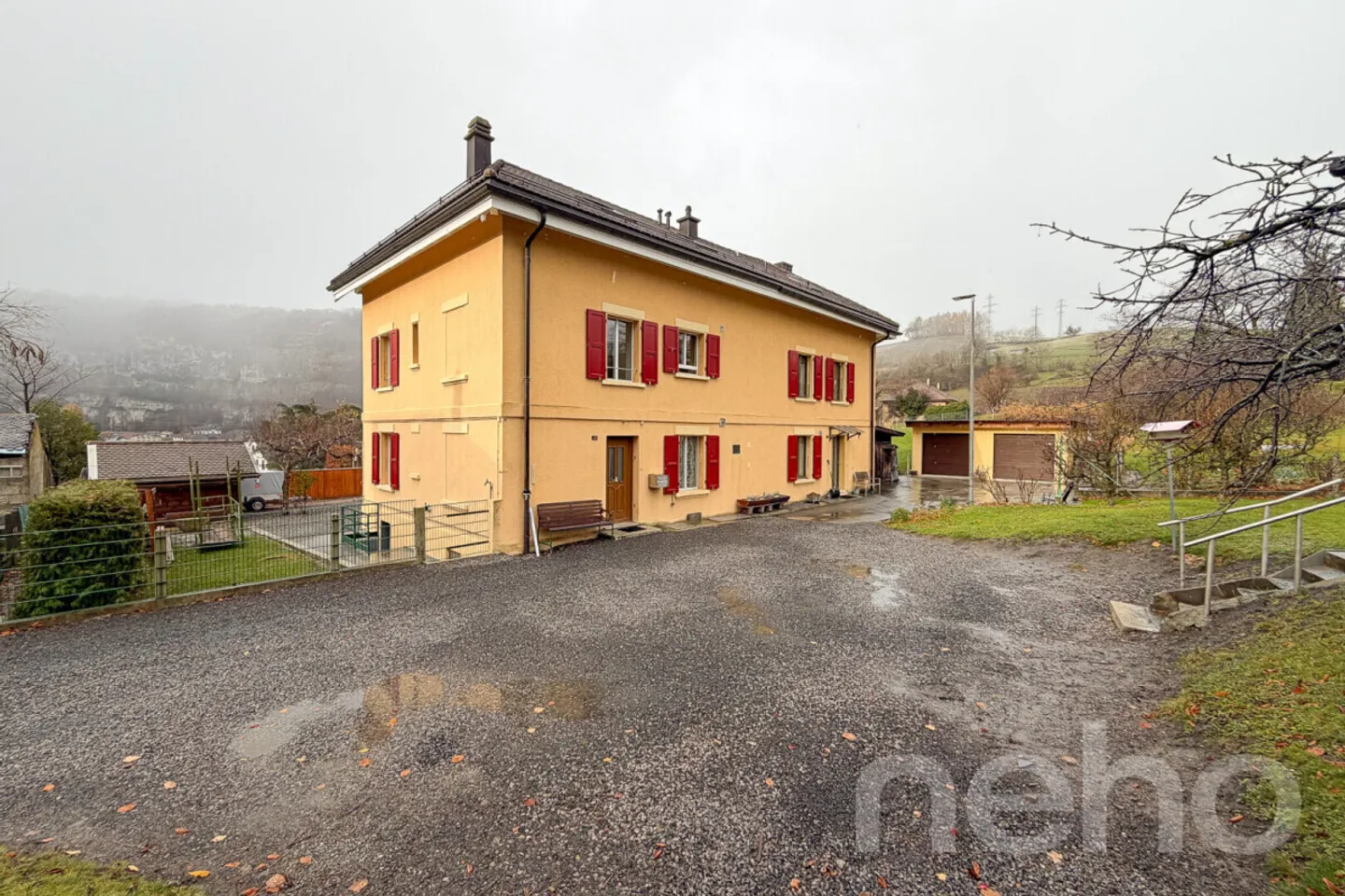 Esclusivo: Casa a schiera con due appartamenti - Foto 3 di 10